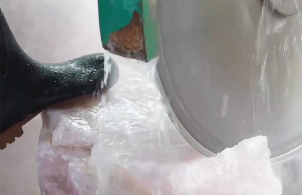 Cutting of Facial jade roller