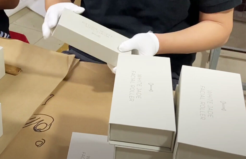 Packing of Facial jade roller